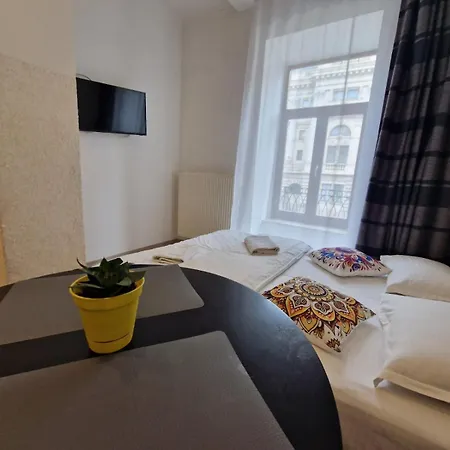 для пари Opera House Apartment